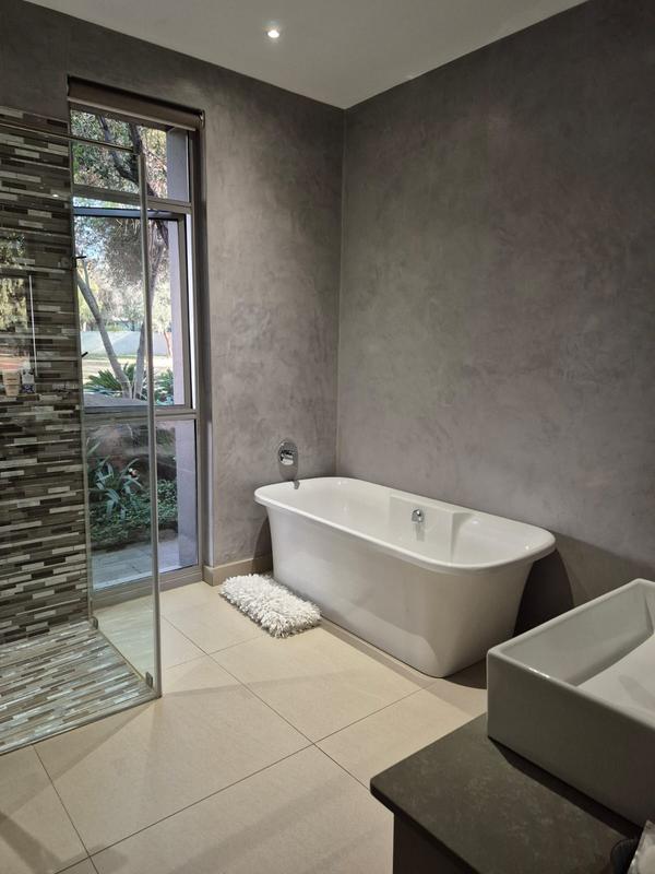6 Bedroom Property for Sale in The Islands Estates North West